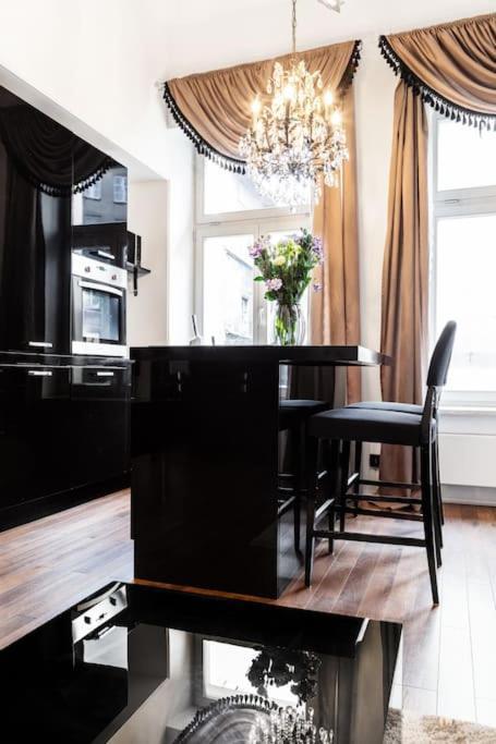 Househost Apartment:Lobzowska 22 Красков Екстериор снимка